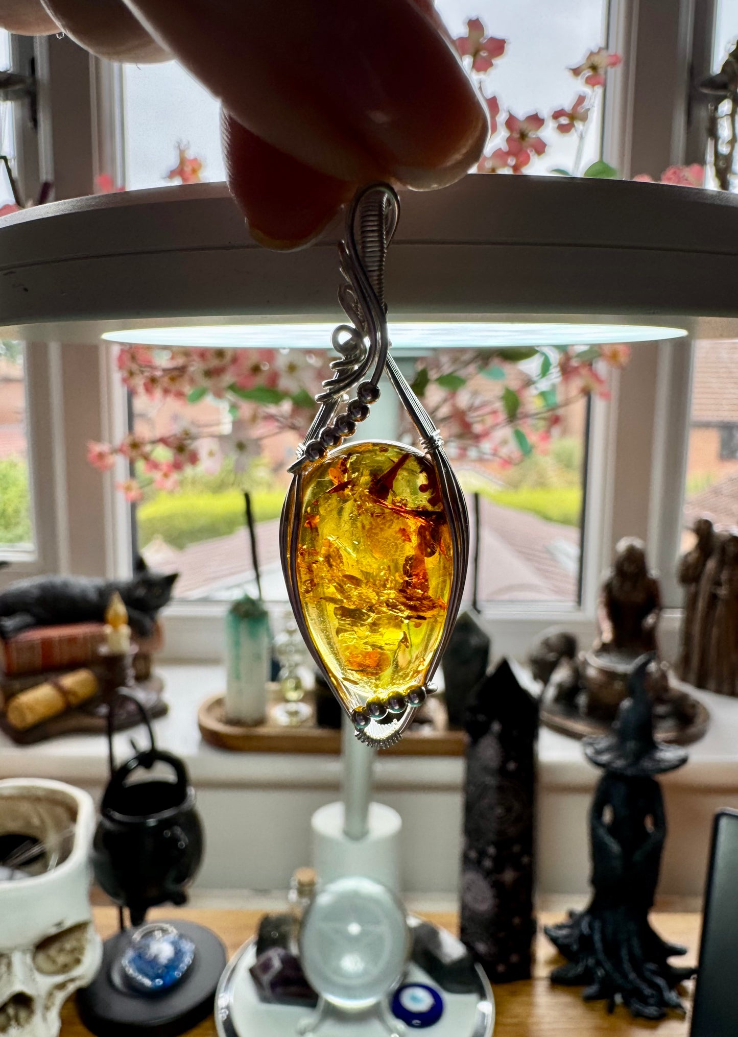 AMBER NECKLACE