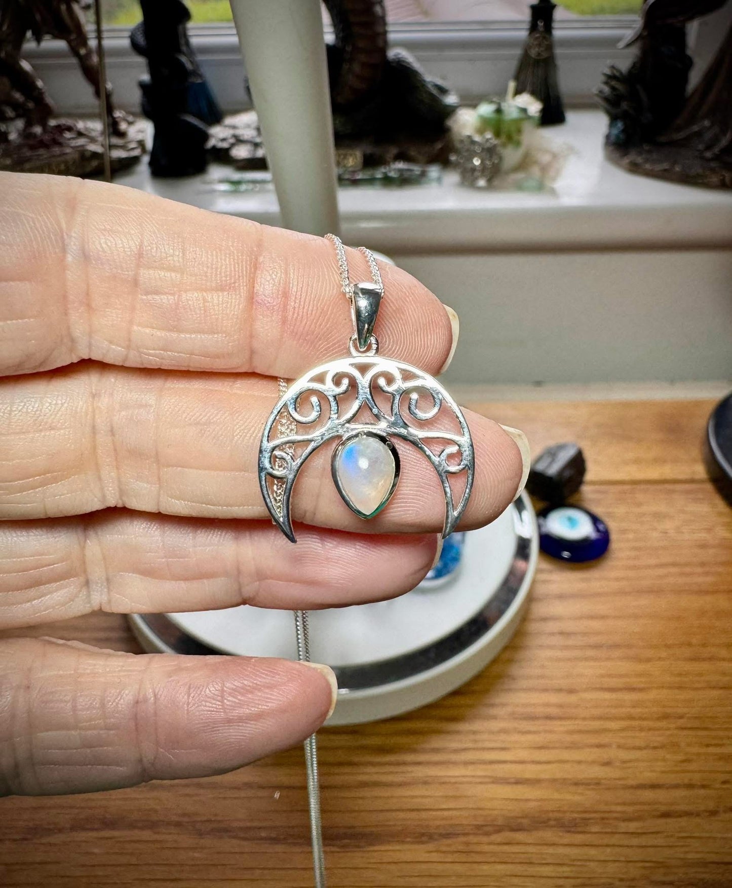 CRESCENT MOON WITH MOONSTONE NECKLACE