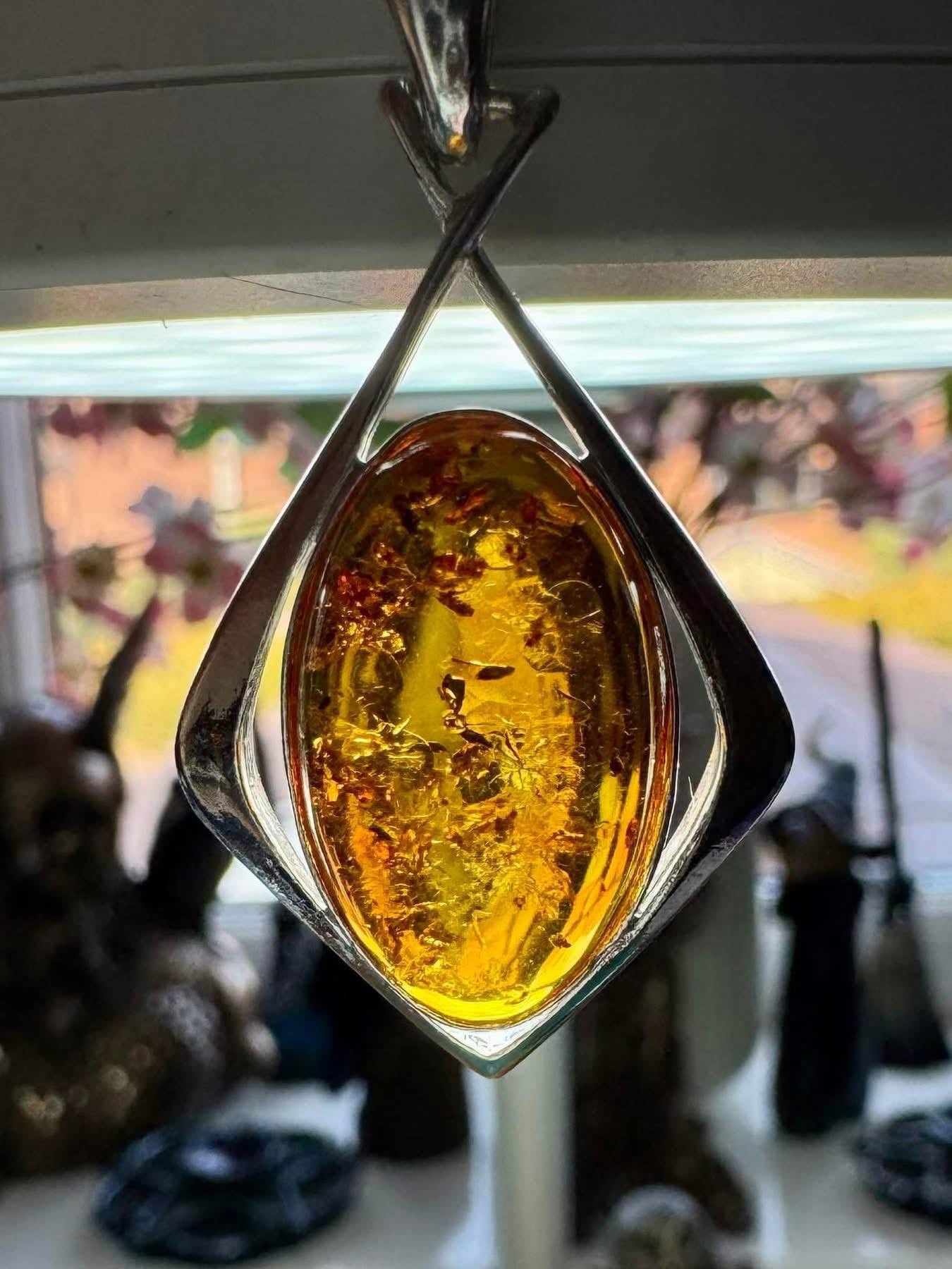 UNIQUE DESIGN AMBER AND STERLING SILVER NECKLACE