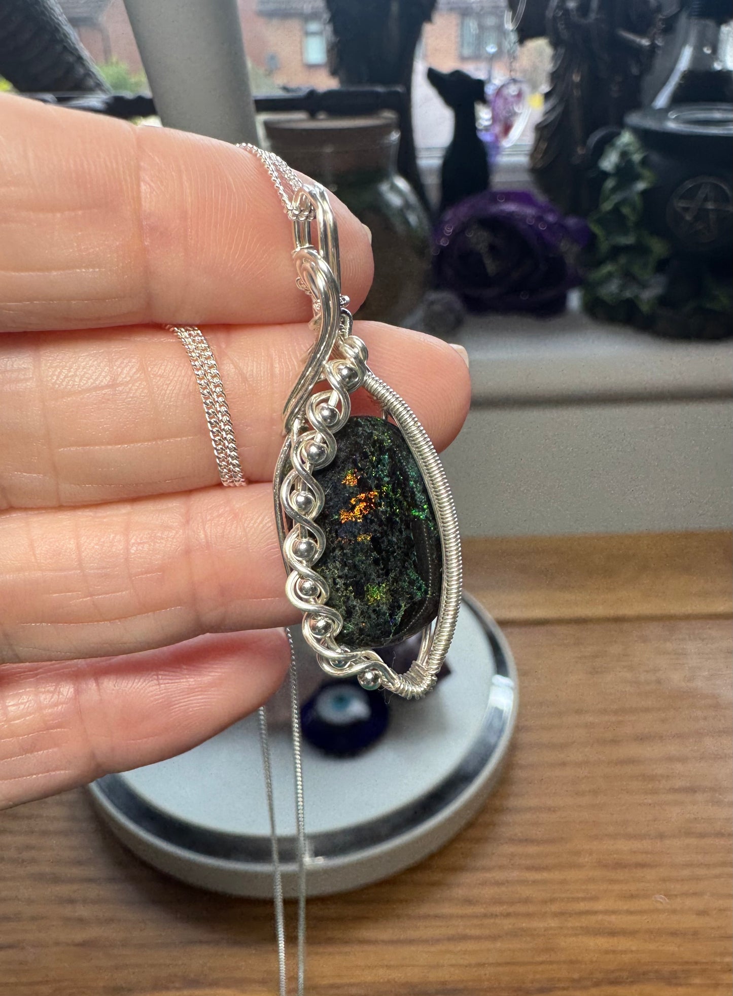 AUSTRALIAN ANDAMOOKA OPAL NECKLACE