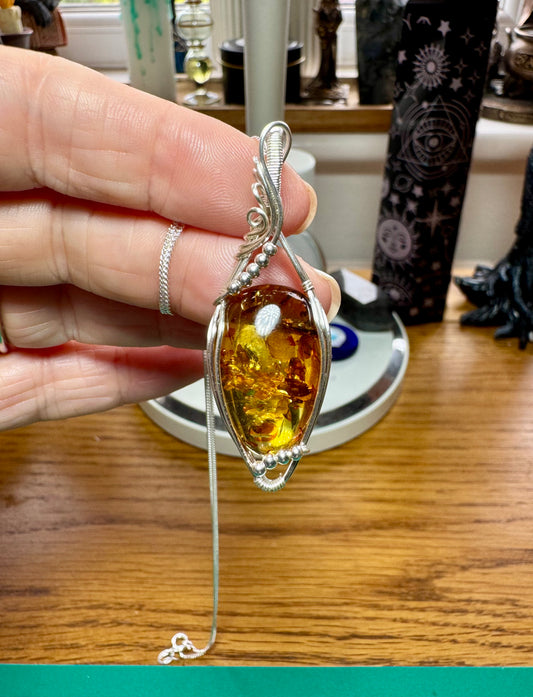 AMBER NECKLACE