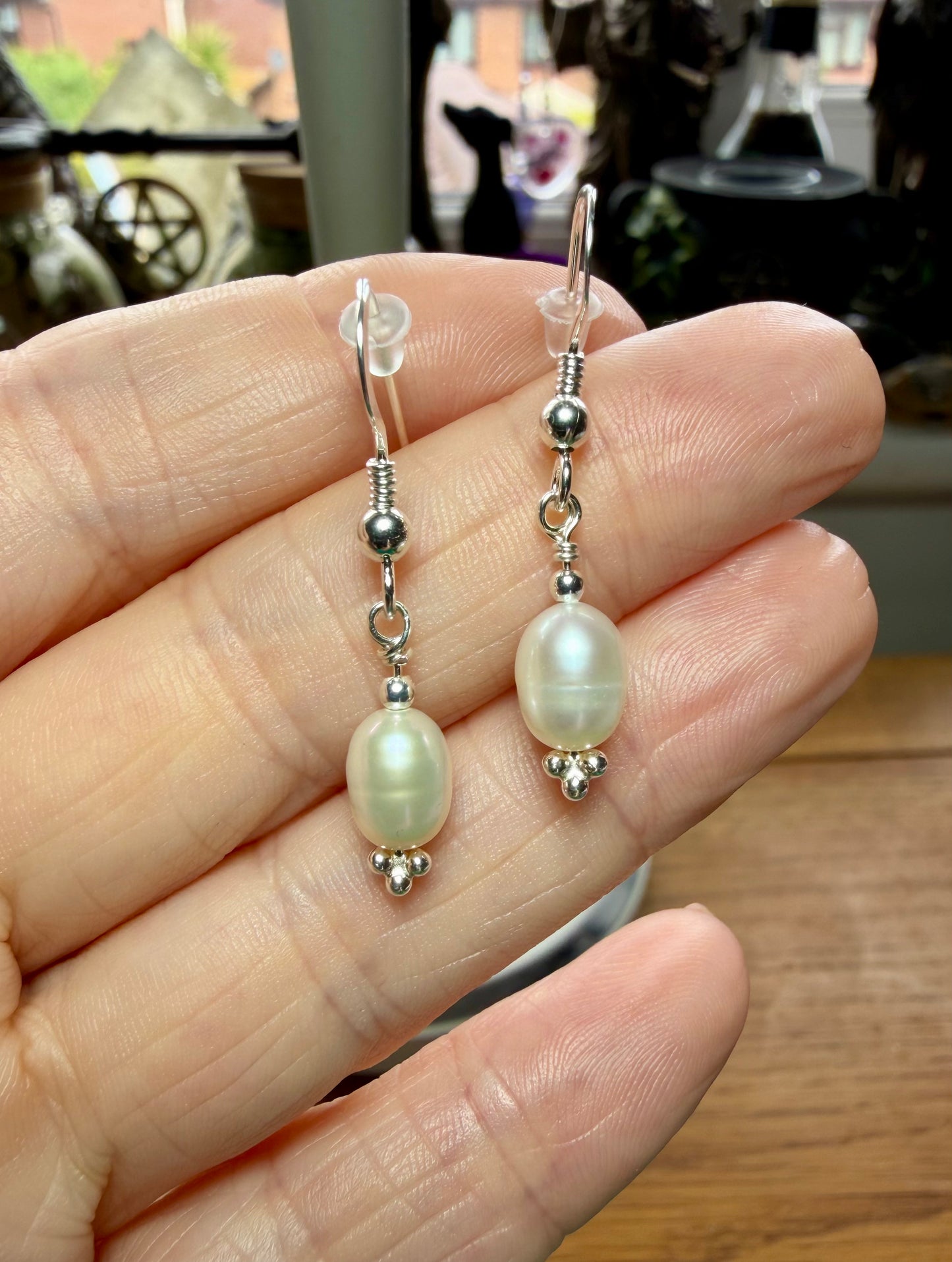 FRESHWATER PEARL EARRINGS