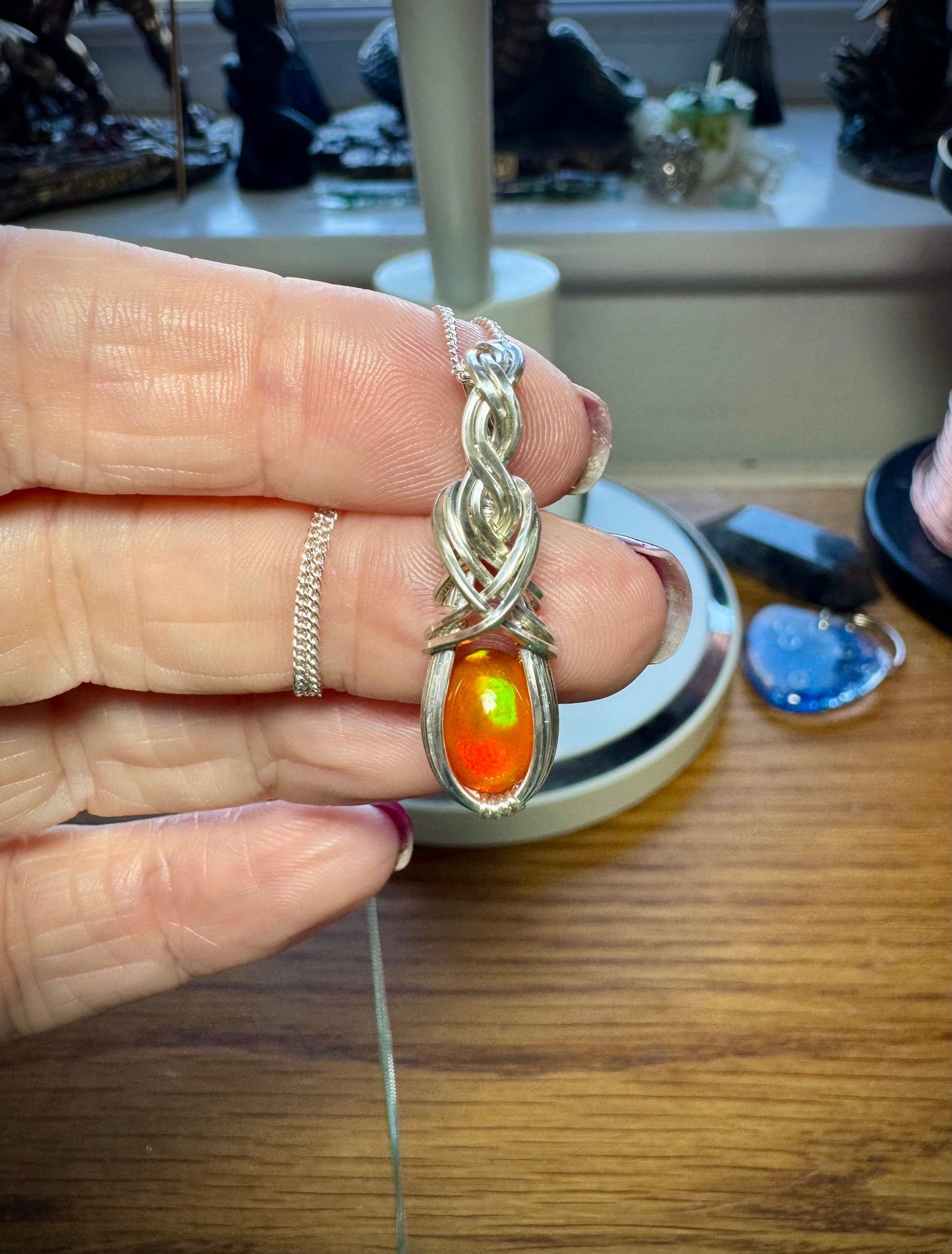 FLASHY ORANGE WELO OPAL NECKLACE