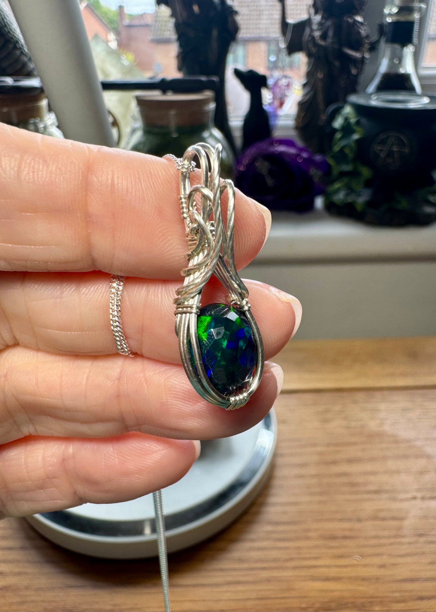 BLACK WELO OPAL NECKLACE