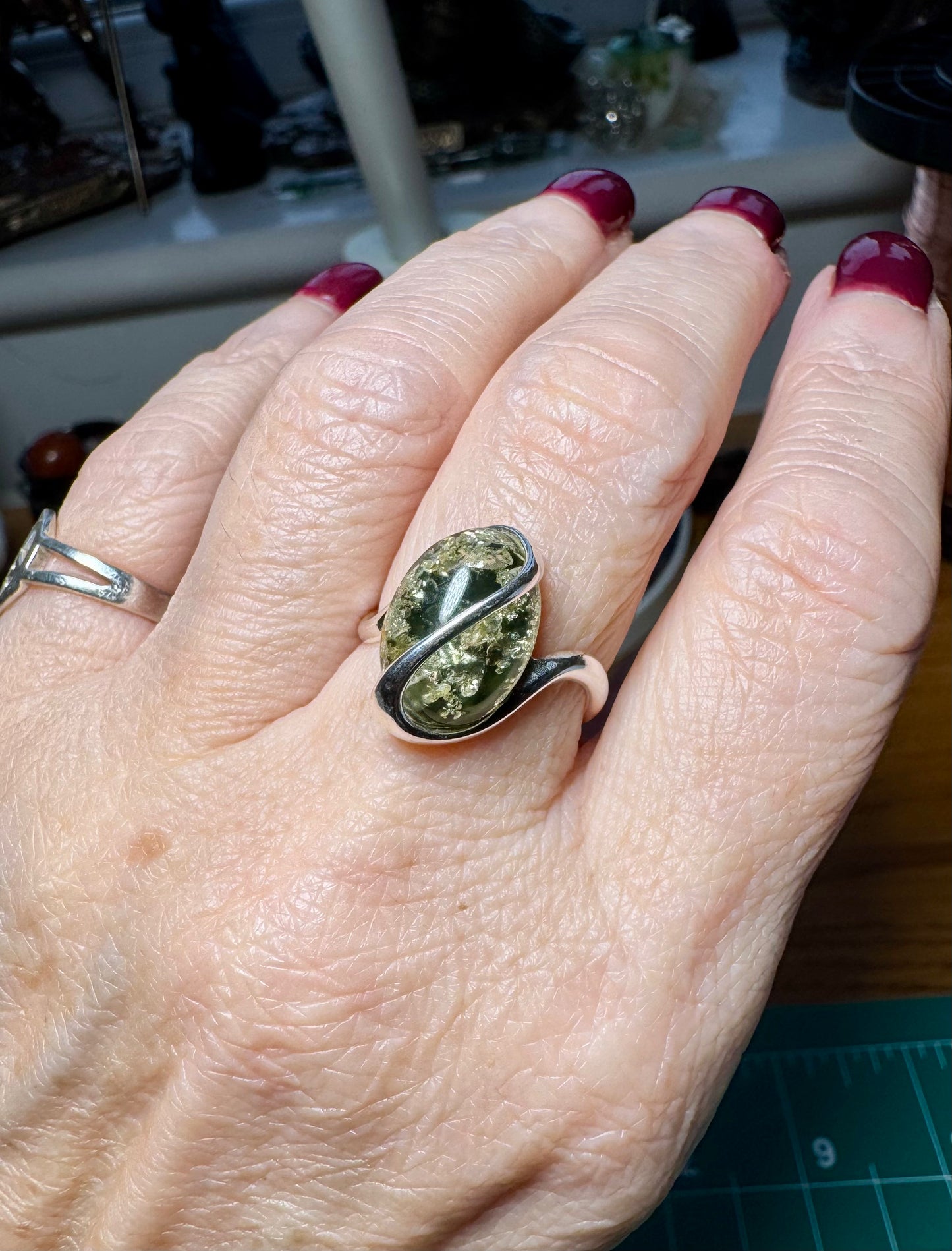 GREEN AMBER AND STERLING SILVER ADJUSTABLE RING
