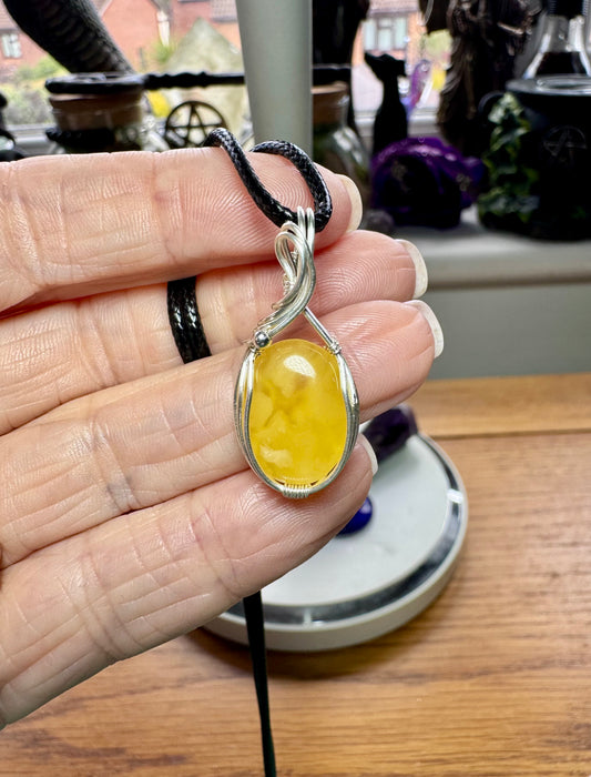 HONEY AMBER PENDANT