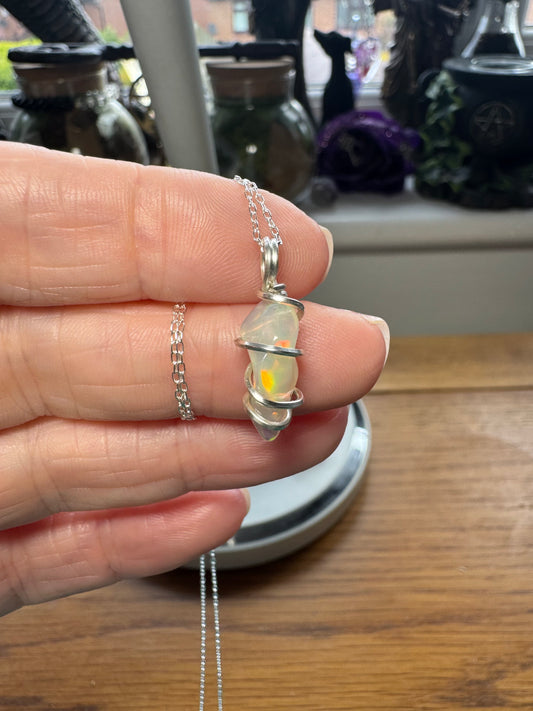 WELO OPAL NECKLACE