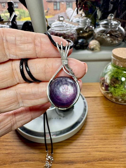 PURPLE MICA ‘FIDDLE’ PENDANT