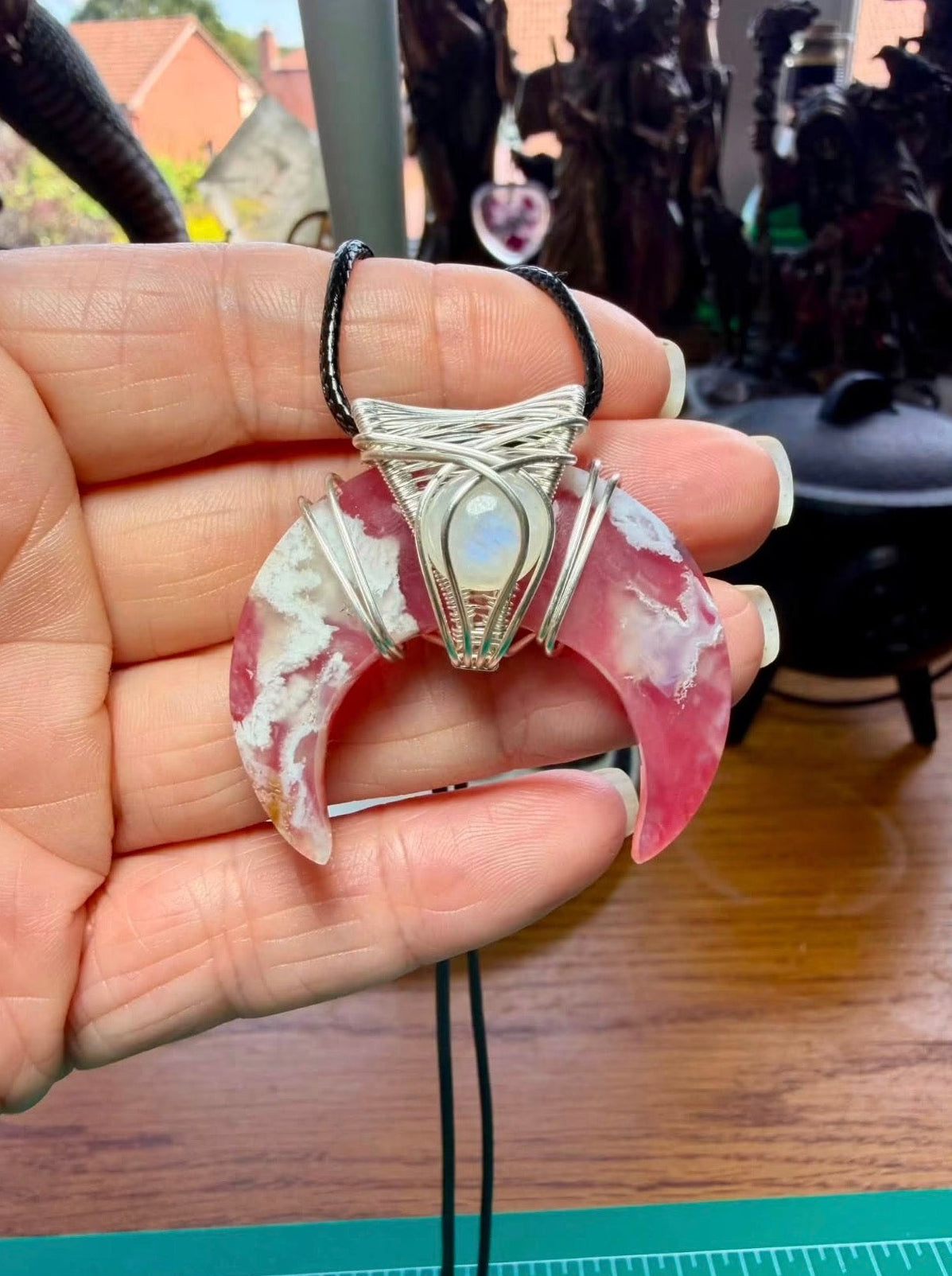 BACKED PLUME AGATE NECKLACE