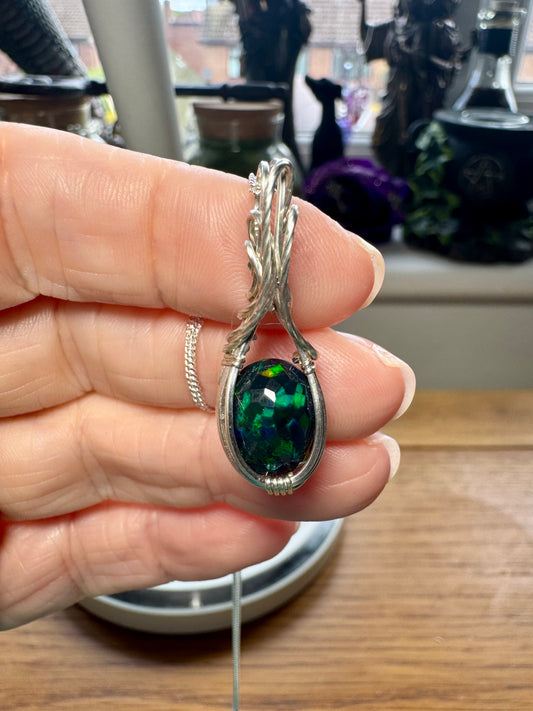 BLACK WELO OPAL NECKLACE