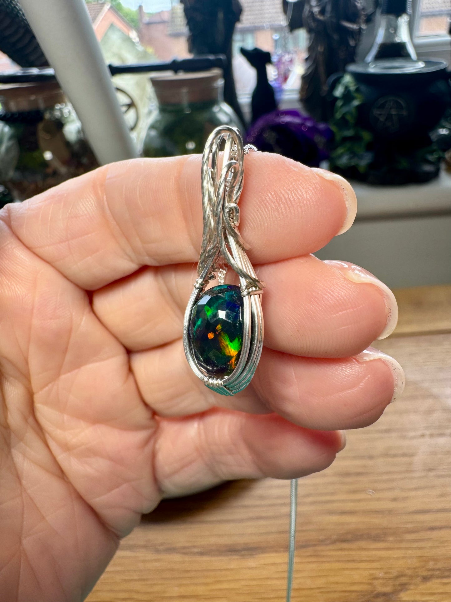 BLACK WELO OPAL NECKLACE