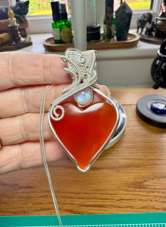 CARNELIAN AND MOONSTONE NECKLACE
