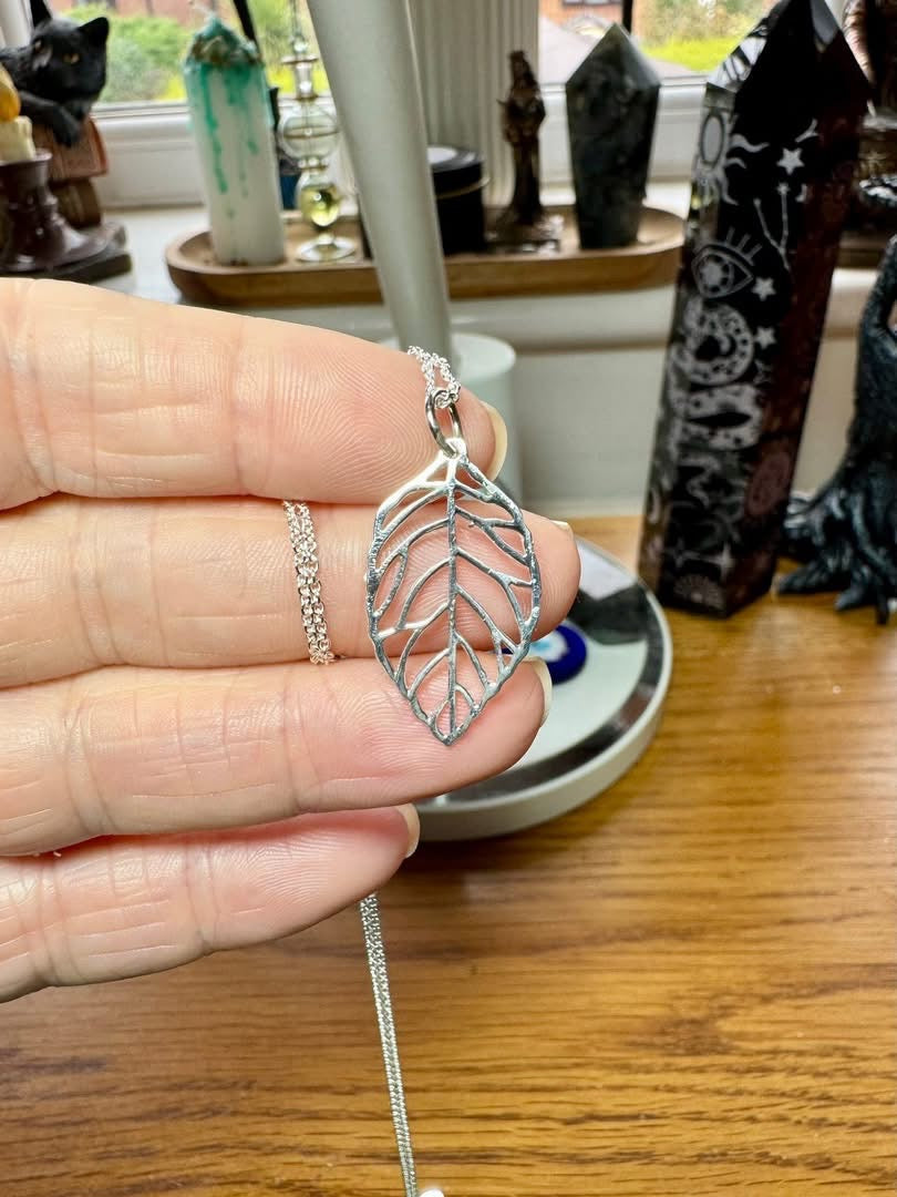 STERLING SILVER LEAF NECKLACE