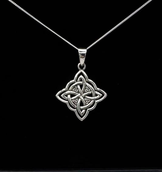 DECORATIVE WITCHES KNOT OF PROTECTION NECKLACE